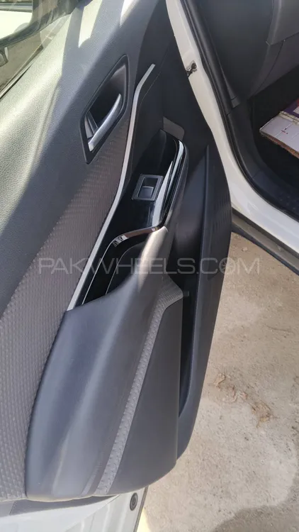 Toyota C-HR 2019 for Sale in Peshawar Toyota C-HR 2019 for Sale in Peshawar Image-7