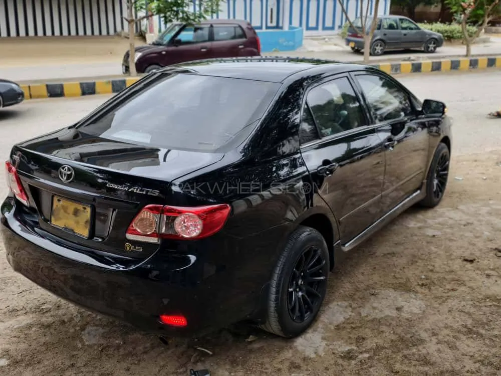Toyota Corolla 2011 for Sale in Karachi Image-1