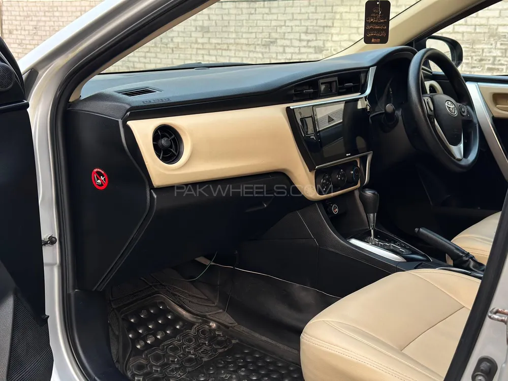 Toyota Corolla 2017 for Sale in Lahore Toyota Corolla 2017 for Sale in Lahore Image-10