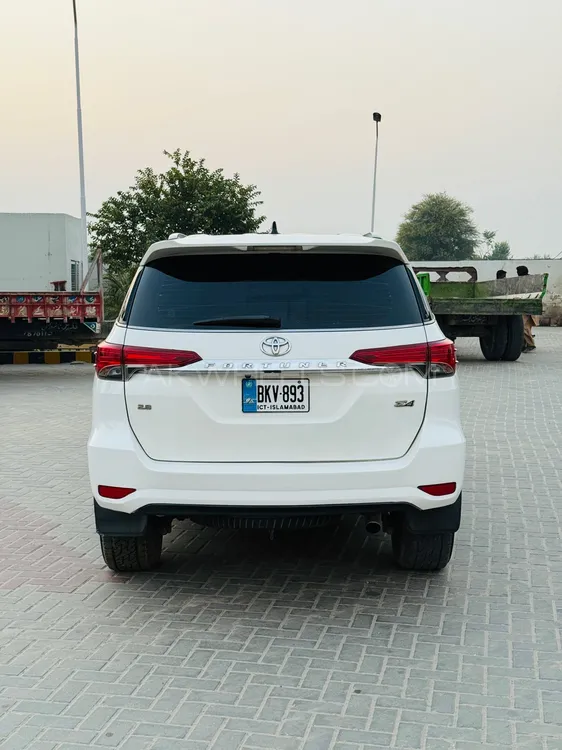 Toyota Fortuner 2018 for Sale in Multan Toyota Fortuner 2018 for Sale in Multan Image-9