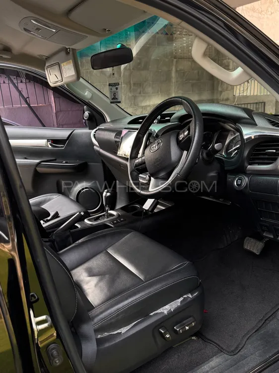 Toyota Hilux 2021 for Sale in Lahore Toyota Hilux 2021 for Sale in Lahore Image-6