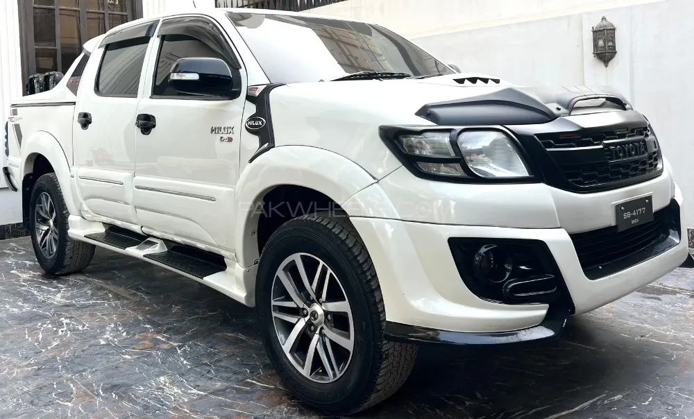 Toyota Hilux 2013 for Sale in Karachi Toyota Hilux 2013 for Sale in Karachi Image-24