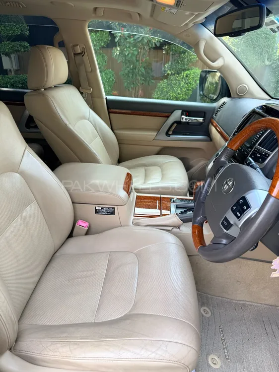 Toyota Land Cruiser 2013 for Sale in Lahore Toyota Land Cruiser 2013 for Sale in Lahore Image-7