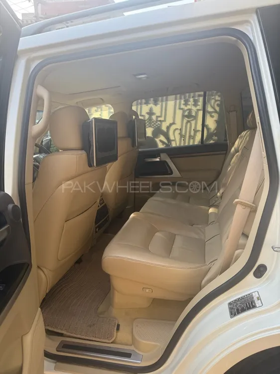 Toyota Land Cruiser 2015 for Sale in Lahore Toyota Land Cruiser 2015 for Sale in Lahore Image-11