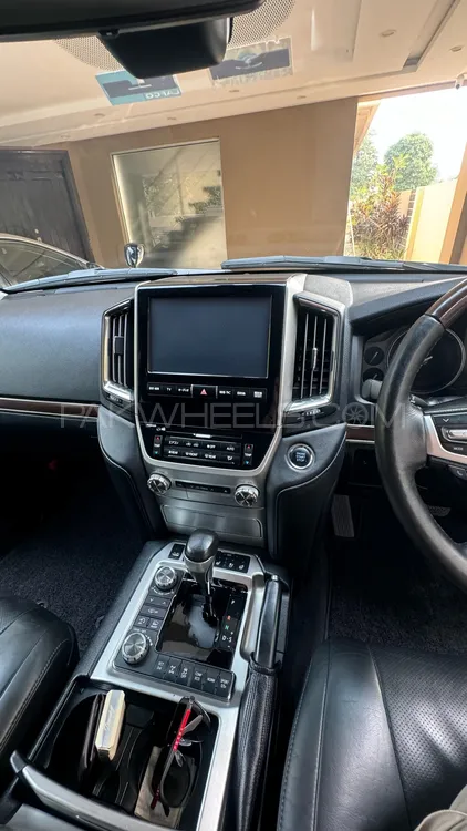 Toyota Land Cruiser 2015 for Sale in Lahore Toyota Land Cruiser 2015 for Sale in Lahore Image-9