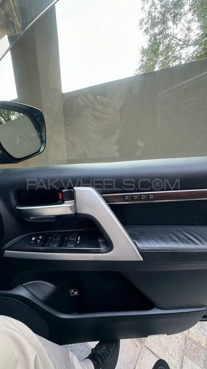 Toyota Land Cruiser 2015 for Sale in Lahore Toyota Land Cruiser 2015 for Sale in Lahore Image-12
