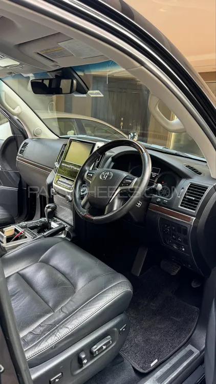 Toyota Land Cruiser 2015 for Sale in Lahore Toyota Land Cruiser 2015 for Sale in Lahore Image-8