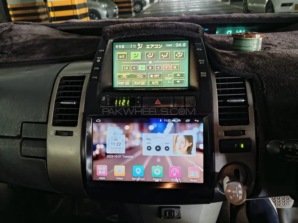 Toyota Prius 2011 for Sale in Karachi Toyota Prius 2011 for Sale in Karachi Image-6