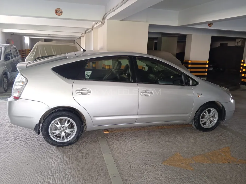 Toyota Prius 2011 for Sale in Karachi Toyota Prius 2011 for Sale in Karachi Image-2