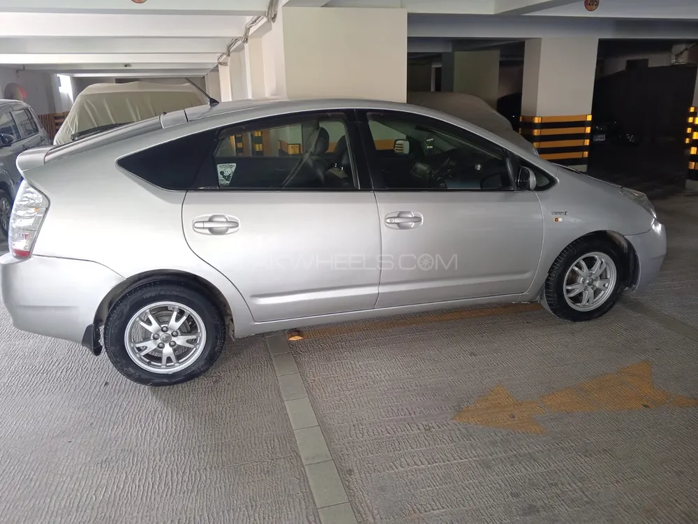 Toyota Prius 2011 for Sale in Karachi Toyota Prius 2011 for Sale in Karachi Image-1