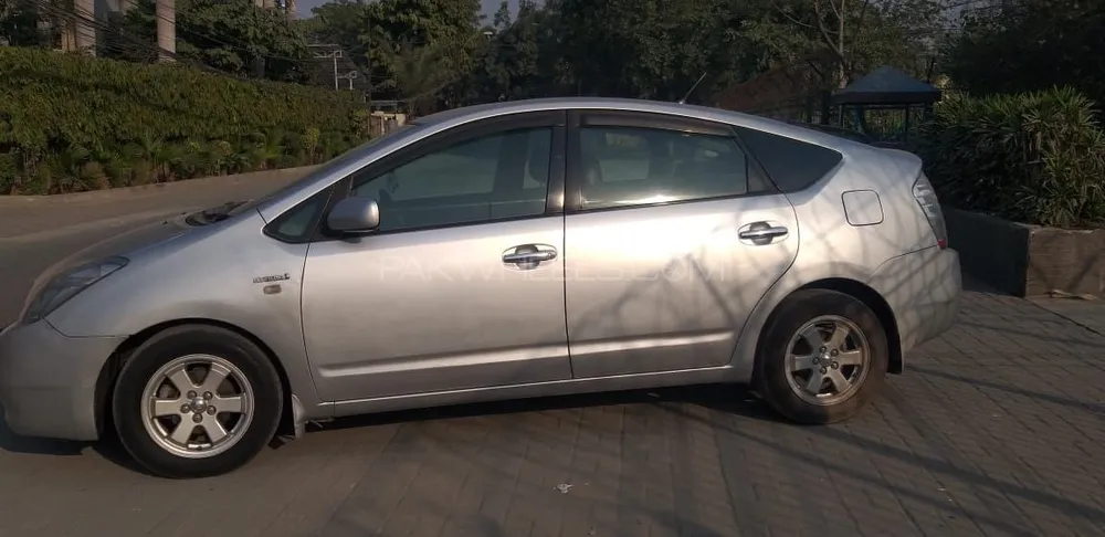 Toyota Prius 2010 for Sale in Lahore Toyota Prius 2010 for Sale in Lahore Image-3