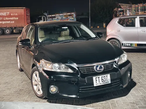 Lexus CT200h Base Model 2012