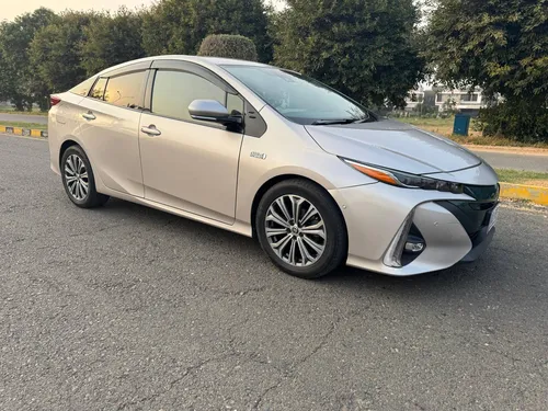 Toyota Prius PHV (Plug In Hybrid) 2017