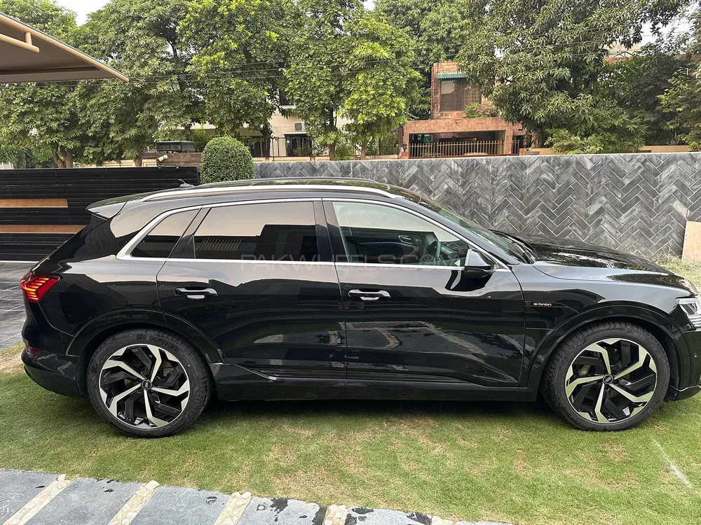 Audi e-tron 2021 for Sale in Lahore Audi e-tron 2021 for Sale in Lahore Image-9
