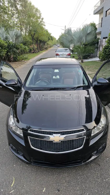 Chevrolet Cruze 2010 for Sale in Lahore Image-1