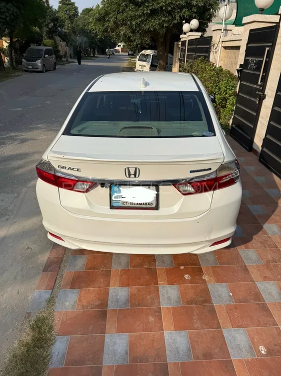 Honda Grace Hybrid 2015 for Sale in Sialkot Image-1