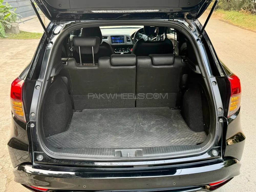 Honda Vezel 2019 for Sale in Lahore Honda Vezel 2019 for Sale in Lahore Image-12