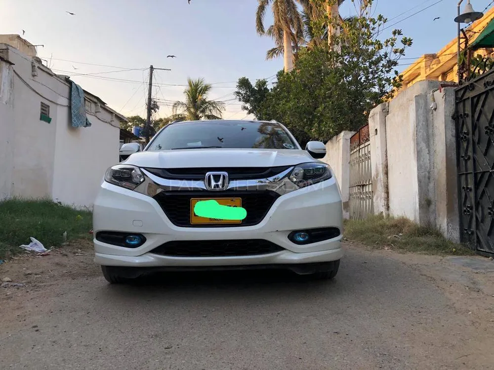 Honda Vezel 2015 for Sale in Karachi Honda Vezel 2015 for Sale in Karachi Image-1