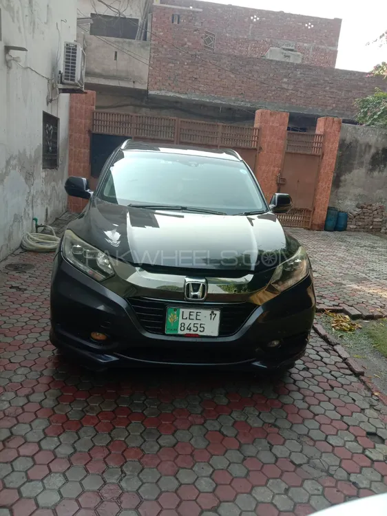 Honda Vezel 2017 for Sale in Lahore Image-1