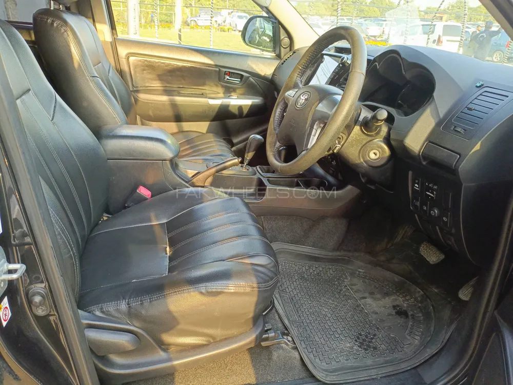Toyota Hilux 2014 for Sale in Islamabad Toyota Hilux 2014 for Sale in Islamabad Image-6