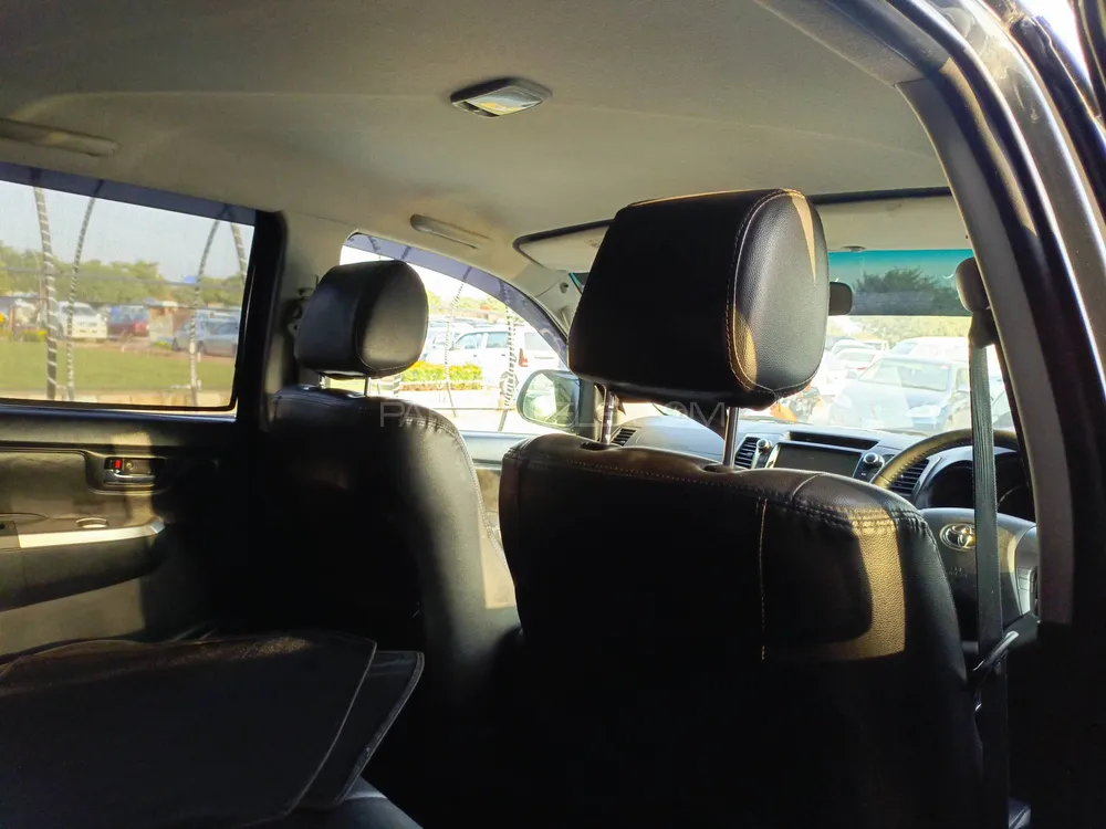 Toyota Hilux 2014 for Sale in Islamabad Toyota Hilux 2014 for Sale in Islamabad Image-14