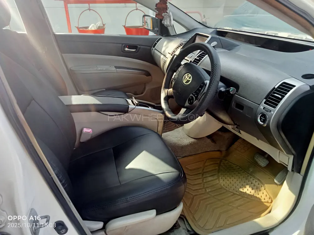 Toyota Prius 2008 for Sale in Lahore Toyota Prius 2008 for Sale in Lahore Image-12