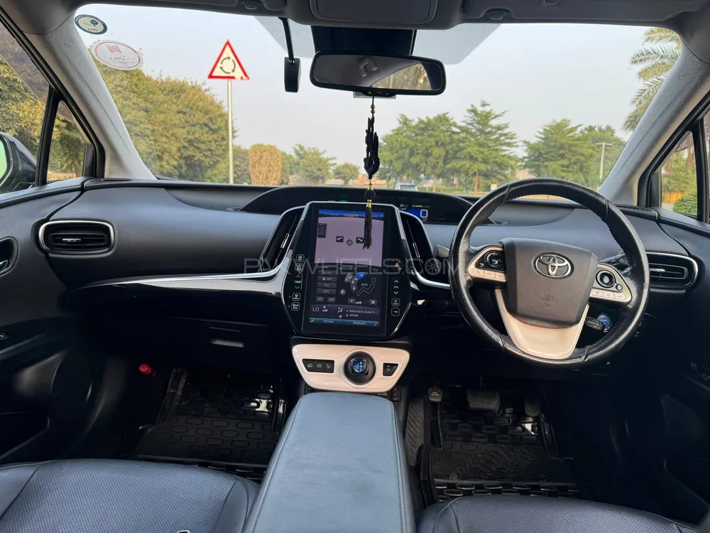 ٹویوٹا پریوس 2017 for Sale in لاہور ٹویوٹا پریوس 2017 for Sale in لاہور Image-9