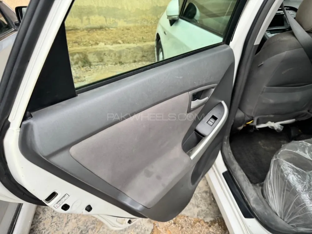 ٹویوٹا پریوس 2011 for Sale in کراچی ٹویوٹا پریوس 2011 for Sale in کراچی Image-10