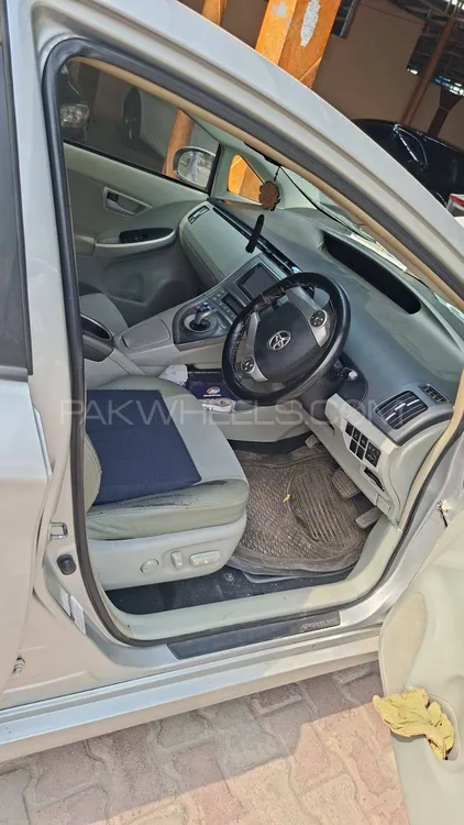 Toyota Prius 2012 for Sale in Peshawar Toyota Prius 2012 for Sale in Peshawar Image-3