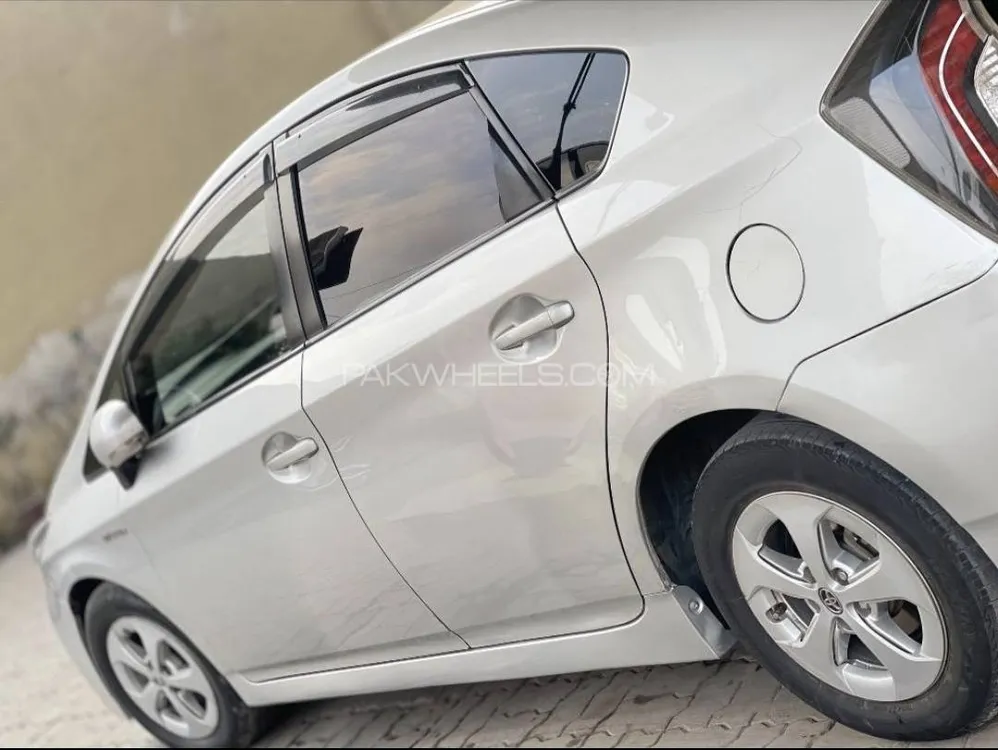 Toyota Prius 2012 for Sale in Peshawar Toyota Prius 2012 for Sale in Peshawar Image-4