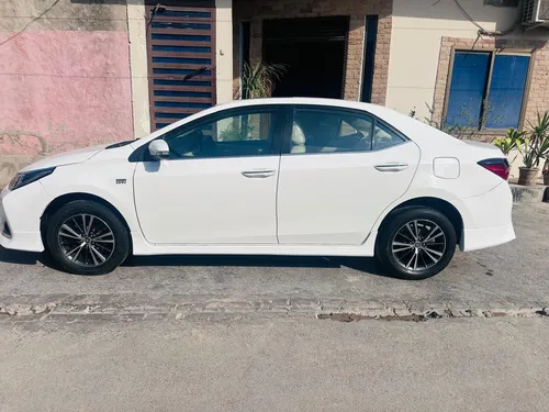 Toyota Corolla Altis Grande X CVT-i 1.8 Beige Interior 2021
