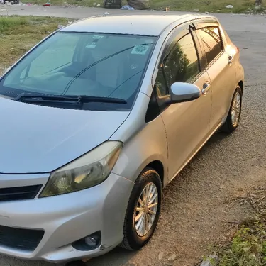 Toyota Vitz F 1.0 2013