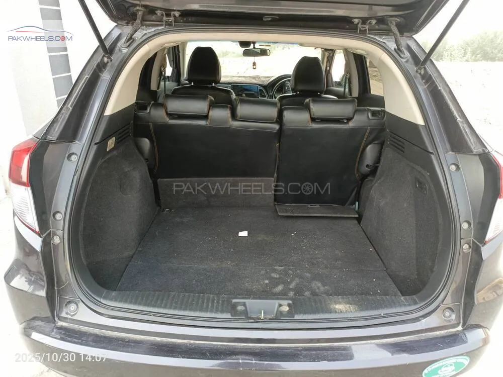 Honda Vezel 2014 for Sale in Multan Honda Vezel 2014 for Sale in Multan Image-11