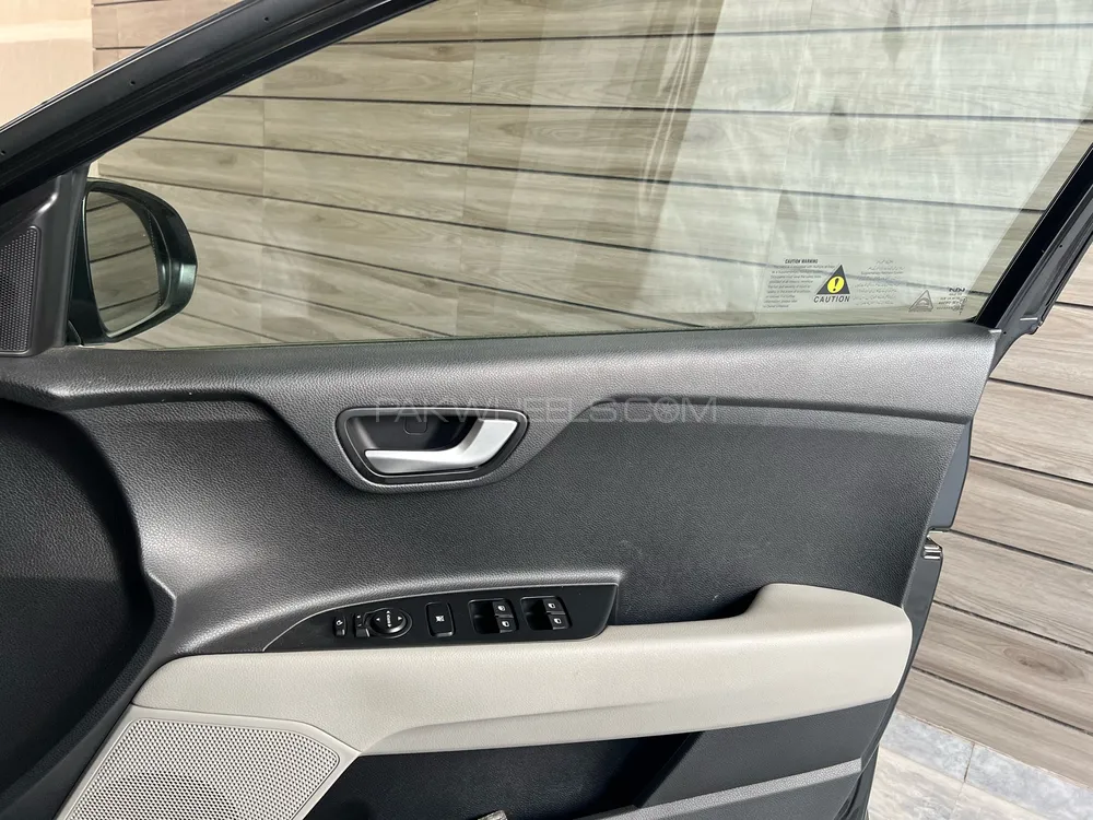 KIA Stonic 2021 for Sale in Lahore KIA Stonic 2021 for Sale in Lahore Image-2