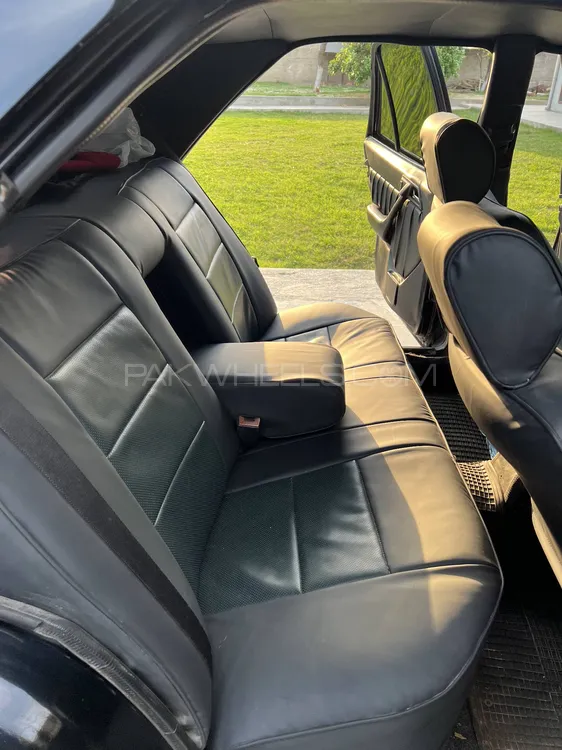 Mercedes Benz E Class 1990 for Sale in Peshawar Mercedes Benz E Class 1990 for Sale in Peshawar Image-16