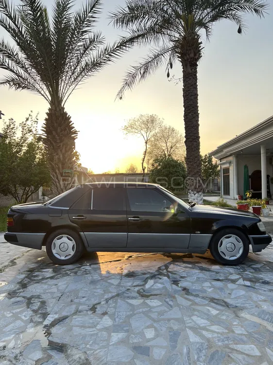 Mercedes Benz E Class 1990 for Sale in Peshawar Mercedes Benz E Class 1990 for Sale in Peshawar Image-5