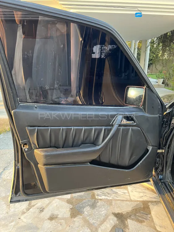 Mercedes Benz E Class 1990 for Sale in Peshawar Mercedes Benz E Class 1990 for Sale in Peshawar Image-15