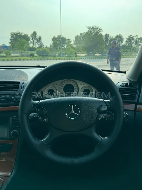 Mercedes Benz E Class 2007 for Sale in Peshawar Mercedes Benz E Class 2007 for Sale in Peshawar Image-5