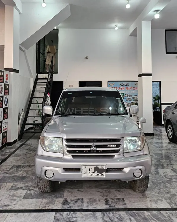 Mitsubishi Pajero 2002 for Sale in Islamabad Image-1