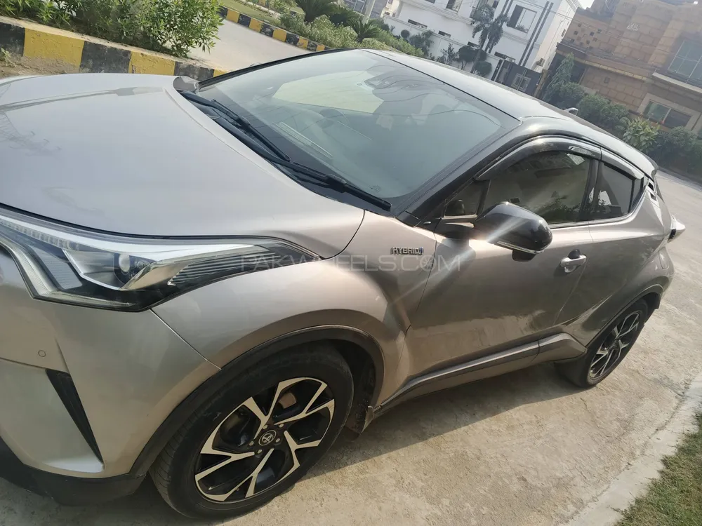 Toyota C-HR 2016 for Sale in Lahore Toyota C-HR 2016 for Sale in Lahore Image-5