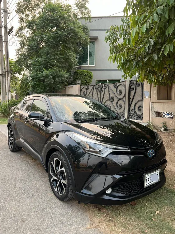 Toyota C-HR 2017 for Sale in Lahore Toyota C-HR 2017 for Sale in Lahore Image-1