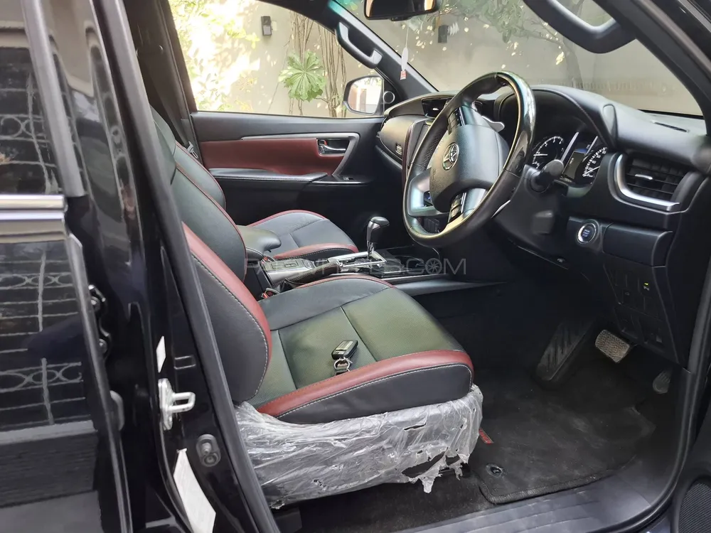 Toyota Fortuner 2023 for Sale in Karachi Toyota Fortuner 2023 for Sale in Karachi Image-4