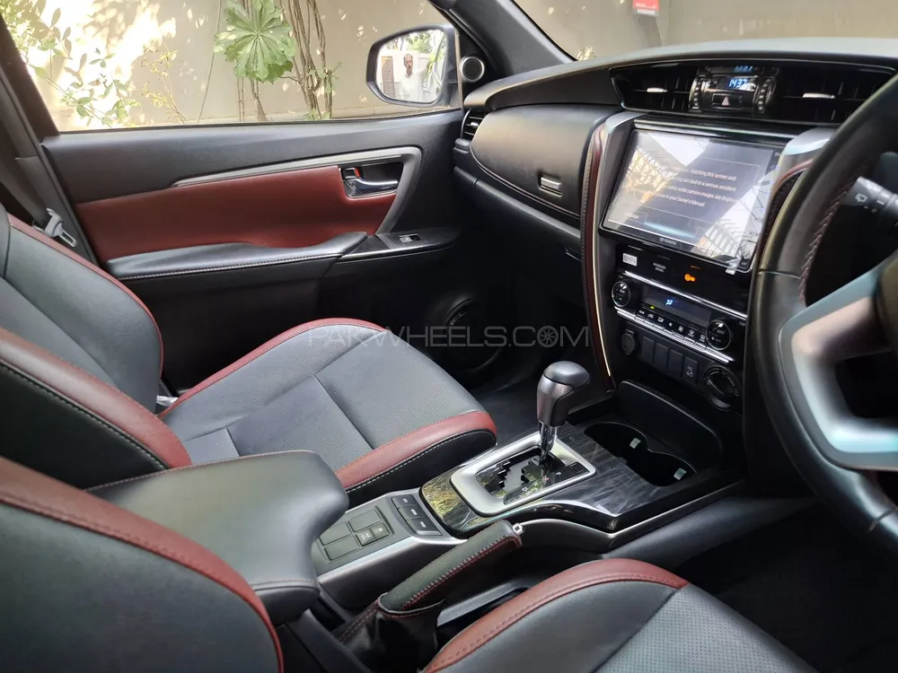 Toyota Fortuner 2023 for Sale in Karachi Toyota Fortuner 2023 for Sale in Karachi Image-3