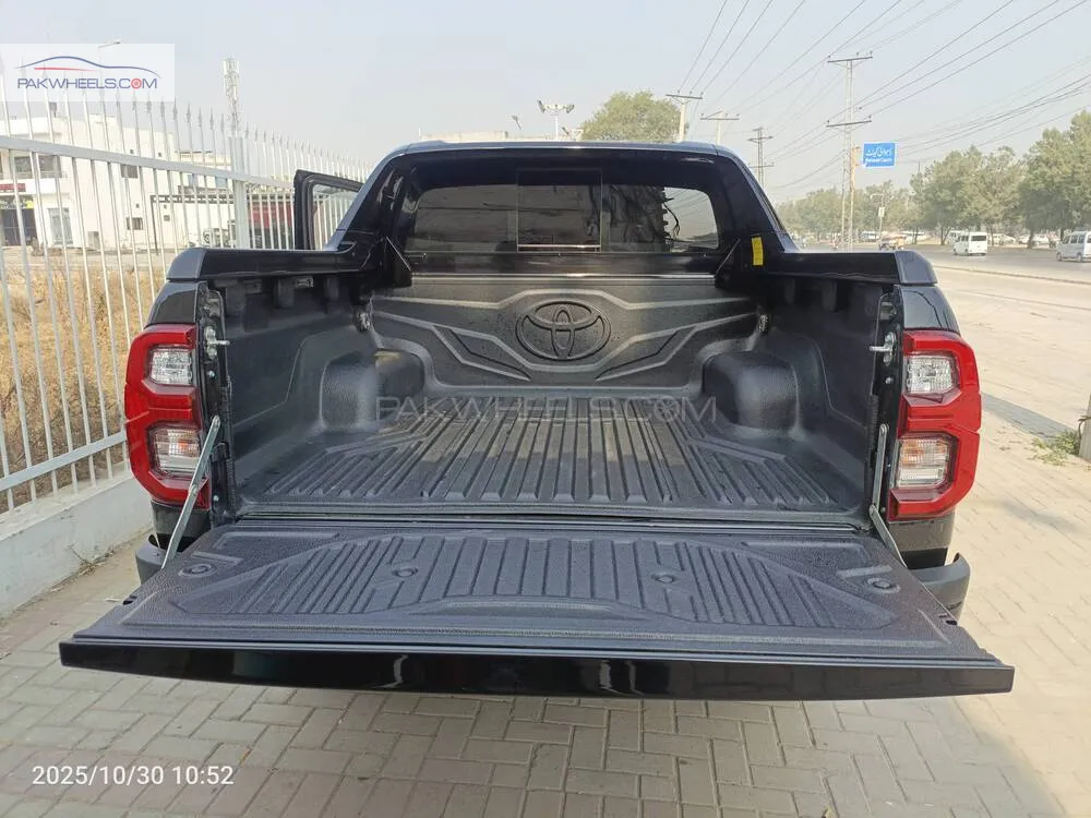 Toyota Hilux 2025 for Sale in Gujranwala Toyota Hilux 2025 for Sale in Gujranwala Image-8