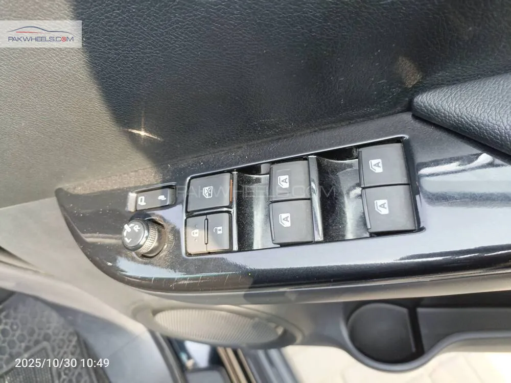 Toyota Hilux 2025 for Sale in Gujranwala Toyota Hilux 2025 for Sale in Gujranwala Image-12