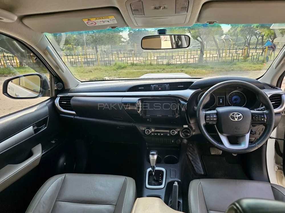 Toyota Hilux 2017 for Sale in Islamabad Toyota Hilux 2017 for Sale in Islamabad Image-17