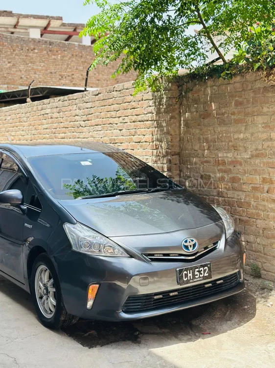 Toyota Prius Alpha 2011 for Sale in Peshawar Toyota Prius Alpha 2011 for Sale in Peshawar Image-5