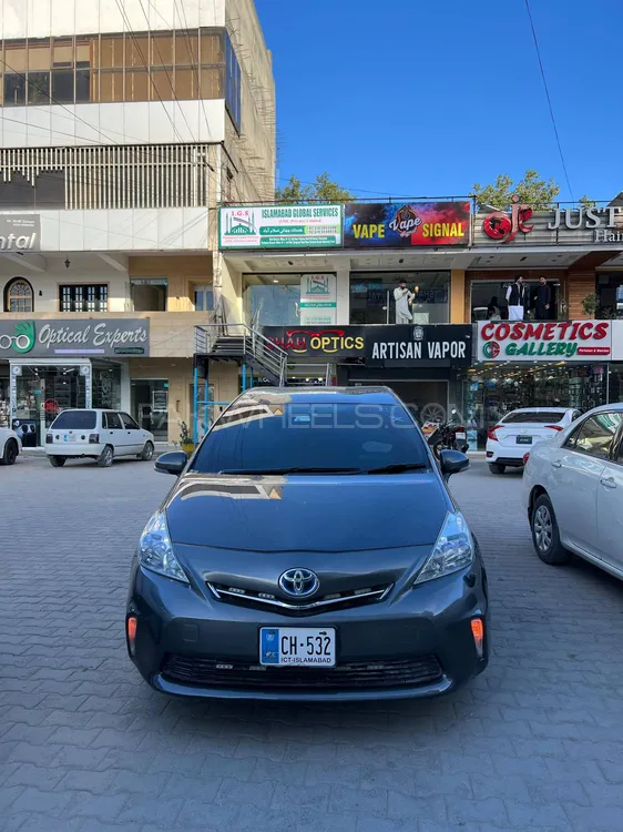 Toyota Prius Alpha 2011 for Sale in Peshawar Toyota Prius Alpha 2011 for Sale in Peshawar Image-3