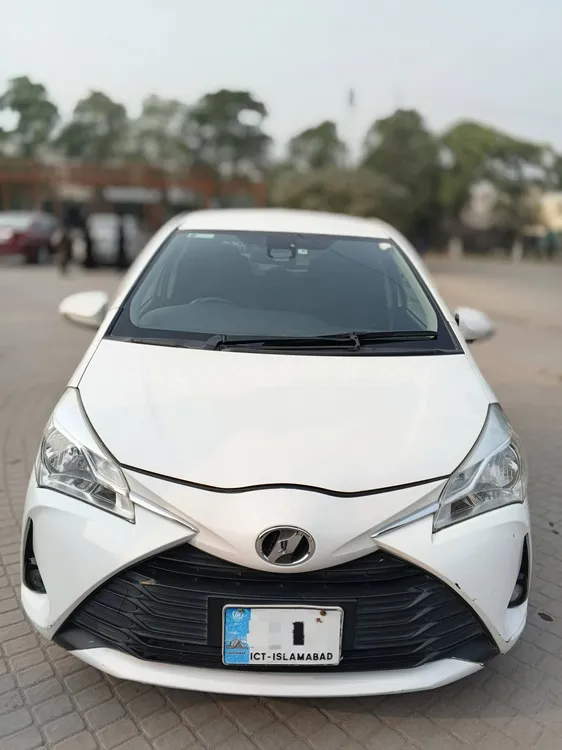 Toyota Vitz 2017 for Sale in Lahore Image-1