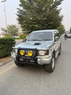 Mitsubishi Pajero Exceed Automatic 2.8D 1993